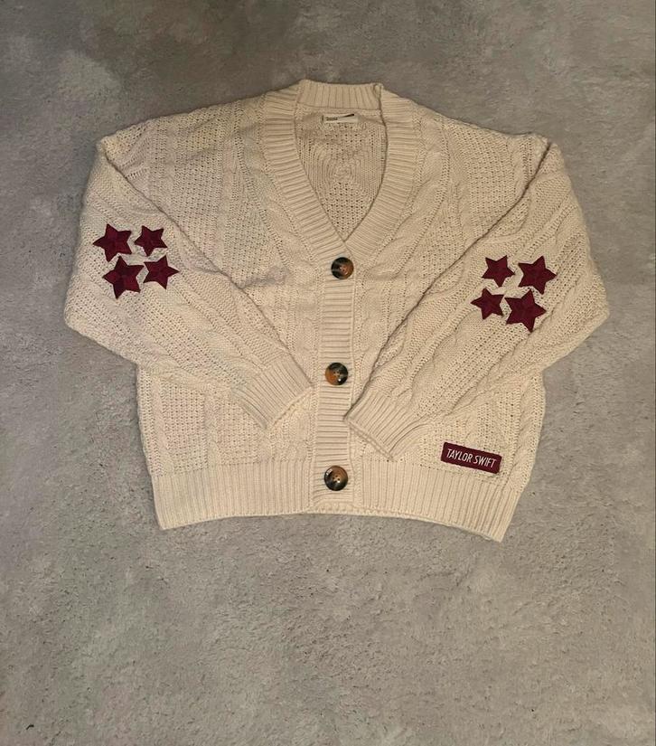 Authentieke Taylor Swift Cardigan XS/S, Kleding | Dames, Truien en Vesten, Zo goed als nieuw, Maat 34 (XS) of kleiner, Beige, Ophalen of Verzenden