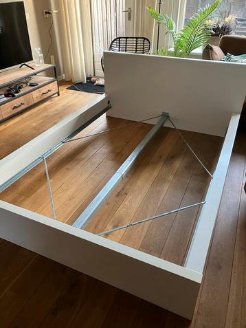 Ikea bed 140x200 met matras in goede staat beschikbaar voor biedingen