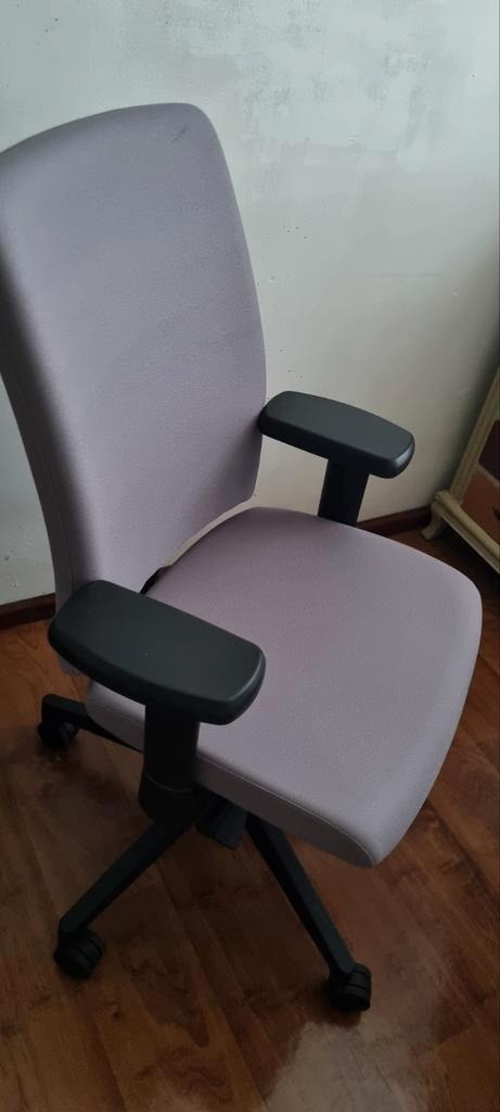 Workliving Zuidas kantoorstoel
- bureaustoel grijs, Huis en Inrichting, Bureaustoelen, Zo goed als nieuw, Grijs, Ophalen