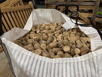 hout briketten beschikbaar voor biedingen