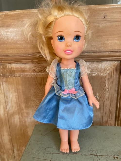 Pop Prinses Core / Cinderella. Disney Princess. 30 cm., Kinderen en Baby's, Speelgoed | Poppen, Gebruikt, Overige typen, Ophalen