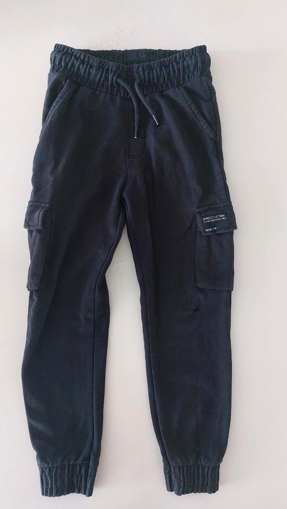 joggingbroek zwart mt 122, Kinderen en Baby's, Kinderkleding | Maat 122, Gebruikt, Jongen, Broek, Ophalen of Verzenden