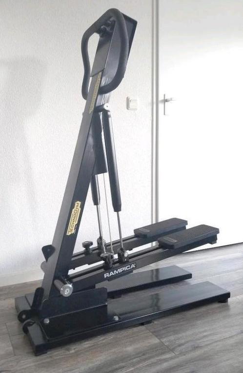 Technogym Rampica Step Black, Sport en Fitness, Fitnessmaterialen, Gebruikt, Stepbank, Armen, Benen, Borst, Buik, Rug, Ophalen of Verzenden