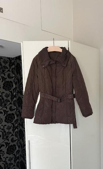 ZGAN: Bruin gewatteerd tussen jasje van M&S; mt XL beschikbaar voor biedingen