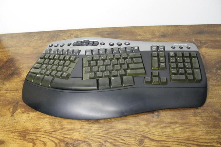 Microsoft wireless natural multimedia keyboard (ONGETEST), Computers en Software, Toetsenborden, Gebruikt, Qwerty, Draadloos, Ergonomisch