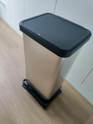 Rotho Paso pedaalemmer - prullenbak 40L - zilver metallic beschikbaar voor biedingen