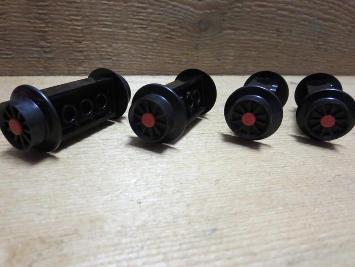 12V Rails Trein 4x Zwart Wielstellen Rode Dop (5070 12 Volt), Kinderen en Baby's, Speelgoed | Duplo en Lego, Gebruikt, Lego, Losse stenen