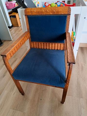 Stoel  beschikbaar voor biedingen