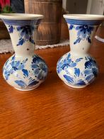 Set van 2 delfts blauwe vaasjes, Antiek en Kunst, Antiek | Vazen, Ophalen of Verzenden