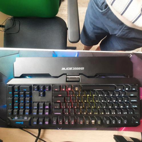 Sharkhoon shark zone gaming keyboard, Computers en Software, Toetsenborden, Zo goed als nieuw, Qwerty, Bedraad, Gaming toetsenbord
