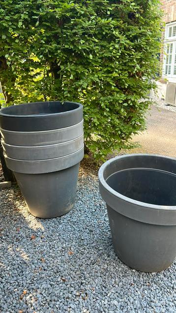 5 x grote kunststof bloempot  beschikbaar voor biedingen