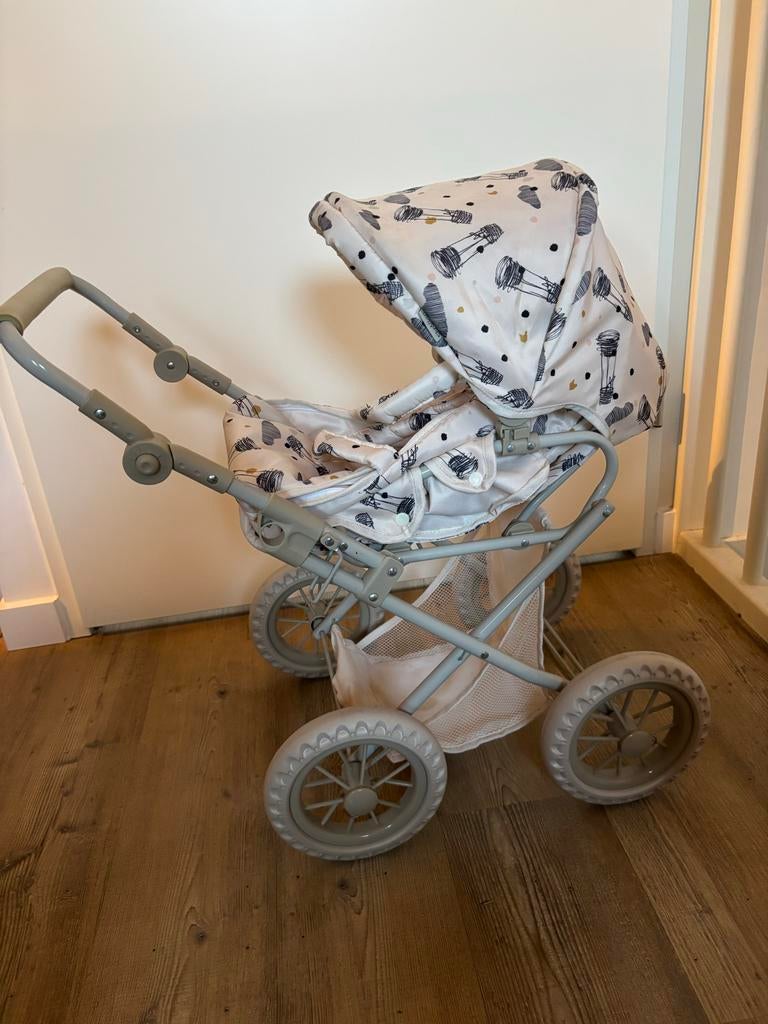 Skrållan 2-in-1 Poppenwagen met Reiswieg - Luchtballon Print, Kinderen en Baby's, Speelgoed | Poppen, Gebruikt, Babypop, Ophalen