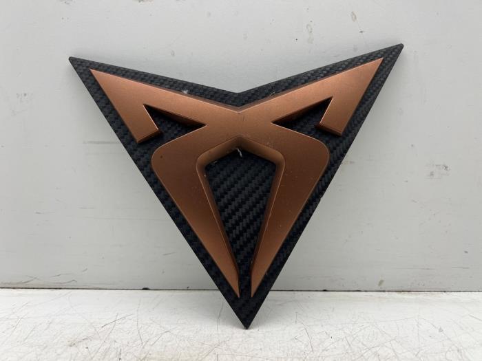 Embleem van een Cupra Formentor, Auto-onderdelen, Carrosserie en Plaatwerk, Seat, Gebruikt, 3 maanden garantie, Ophalen of Verzenden