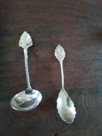 Zilveren theelepel met aan de bovenzijde eikenblad  beschikbaar voor biedingen