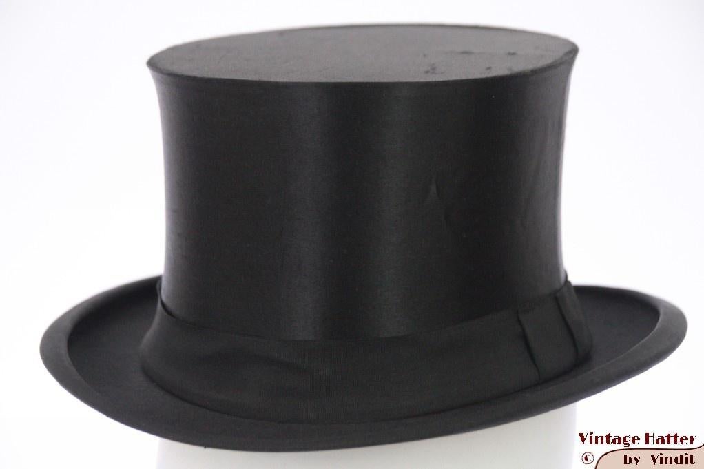 vintage Claque Klakhoed / Vouwbare hoge hoed zwart zijde 54, Hoed, Ophalen of Verzenden, 57 cm (M, 7⅛ inch) of minder, Gedragen