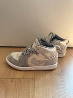 Nike air jordan maat 33 grijs wit, Kinderen en Baby's, Ophalen