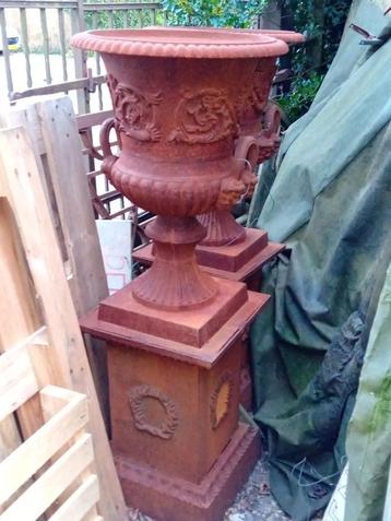 Tuinvaas in gietijzer lood brons En veel ander tuinijzer beschikbaar voor biedingen