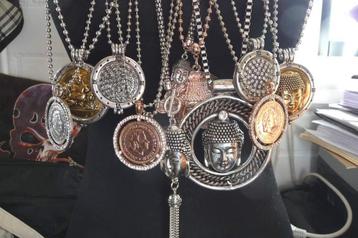 Partij sieraden met strass voor winkel of braderie  beschikbaar voor biedingen