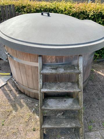 Tweedehands opknap hottub - gebruikt - 170cm €1200 beschikbaar voor biedingen