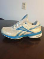 Te koop sport schoen Merk ( Reebok ) maat ( 38.5), Ophalen of Verzenden, Zo goed als nieuw, Schoenen