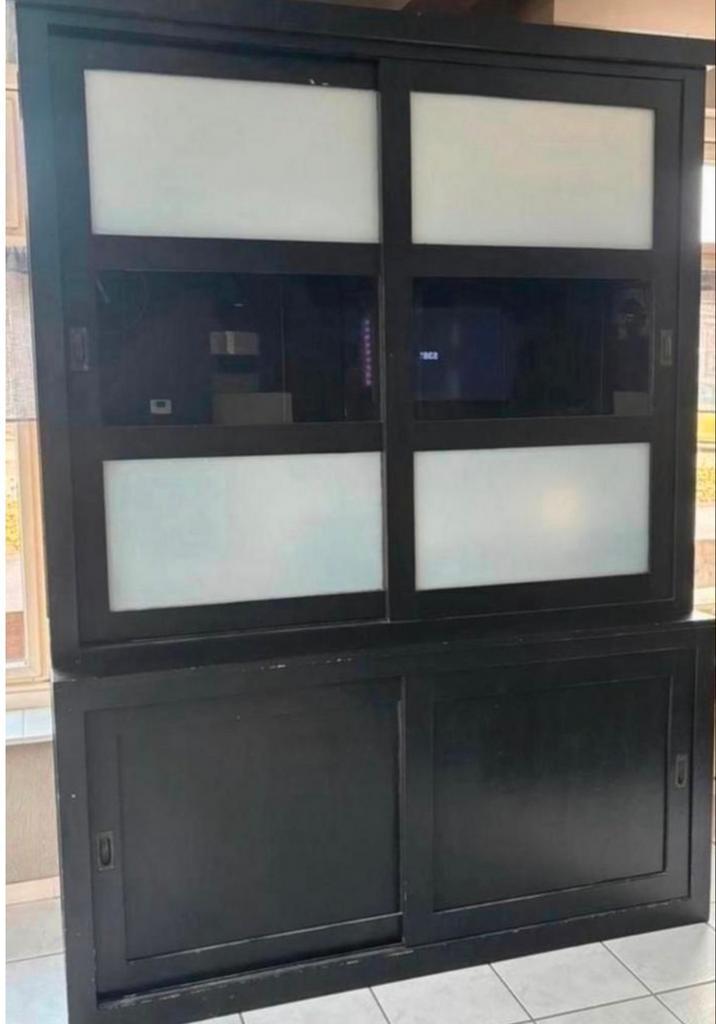 Robuuste zwarte kast met glazen deuren, Antiek en Kunst, Antiek | Meubels | Kasten, Ophalen
