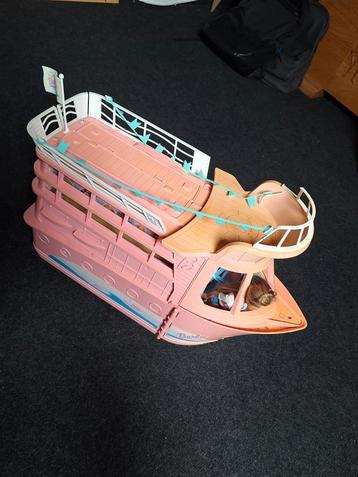 Oud Barbie Cruiseschip met Accessoires beschikbaar voor biedingen