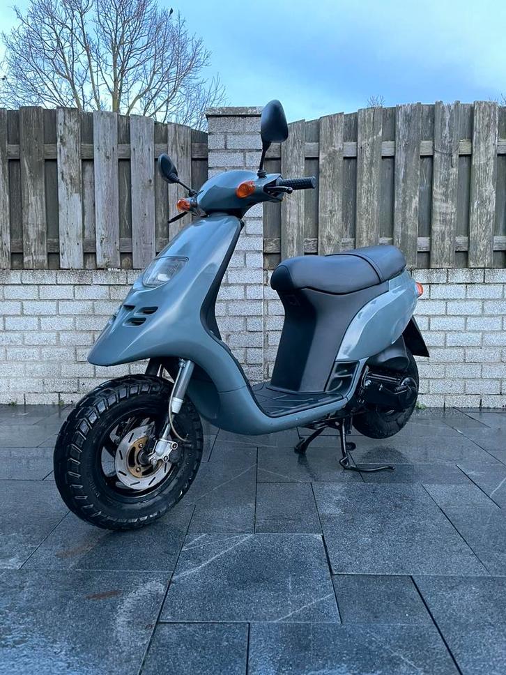 Piaggio typhoon 50cc 2t - nieuwstaat - 9000km, Fietsen en Brommers, Snorfietsen en Snorscooters, Zo goed als nieuw, Piaggio, Benzine