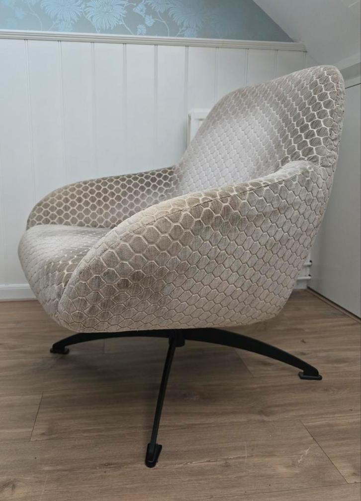Luxe Draaifauteuil – De Toren Breda – Beige Honingraatstof, Huis en Inrichting, Fauteuils, Gebruikt, Ophalen