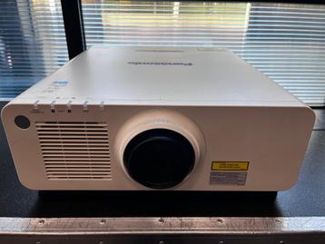 Panasonic PT-RW630 laserbeamer + lens beschikbaar voor biedingen