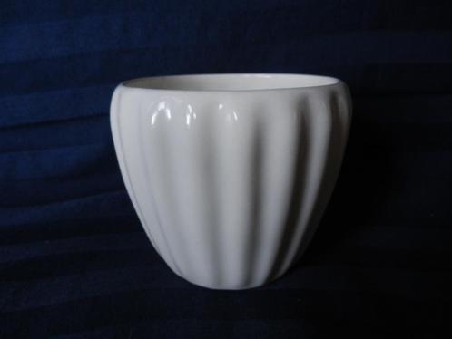 Witte verticaal gewelfde bloempot Porceleyne Fles Delft h 10, Antiek en Kunst, Antiek | Keramiek en Aardewerk, Ophalen of Verzenden