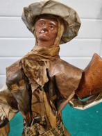 man met kruik metaal en papiermache, Ophalen of Verzenden