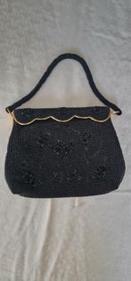 Vintage avondtasje met kraaltjes en goudkleurige sluiting, Ophalen of Verzenden, Zo goed als nieuw, Zwart, Avondtasje
