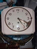 Vintage Wandklok met sleutel er bij, Antiek en Kunst, Antiek | Klokken, Ophalen of Verzenden