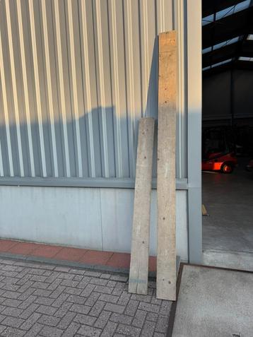 Stijger hout plank beschikbaar voor biedingen