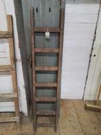 Oude ladder laddertje trappetje trap, Ophalen