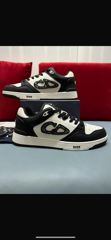 Dior B57 maat 45 beschikbaar voor biedingen