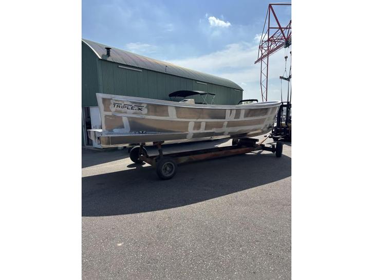 Triple x 800, Watersport en Boten, Sloepen, Nieuw, 6 meter of meer, Buitenboordmotor, Benzine, Aluminium