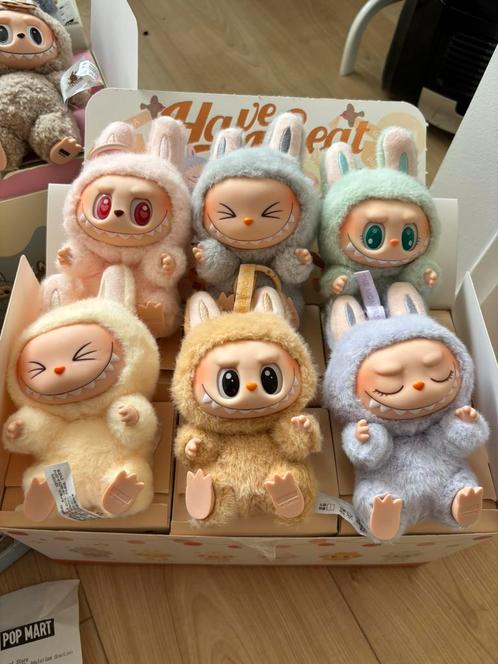 Labubu Have A Seat Set 100% Authentiek! Bon aanwezig., Kinderen en Baby's, Speelgoed | Knuffels en Pluche, Zo goed als nieuw, Overige typen