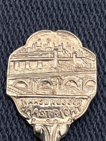 Lepeltje uit Maastricht beschikbaar voor biedingen