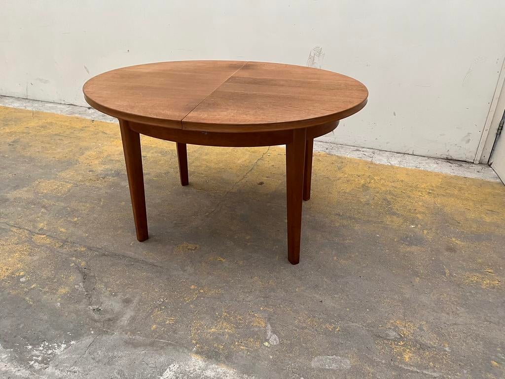 Eettafel ovaal hout jaren 60 vintage retro midcentury €245, Gebruikt, 100 tot 150 cm, Ophalen of Verzenden, Midcentury vintage retro tafel ovaal jaren 60 uitschuif