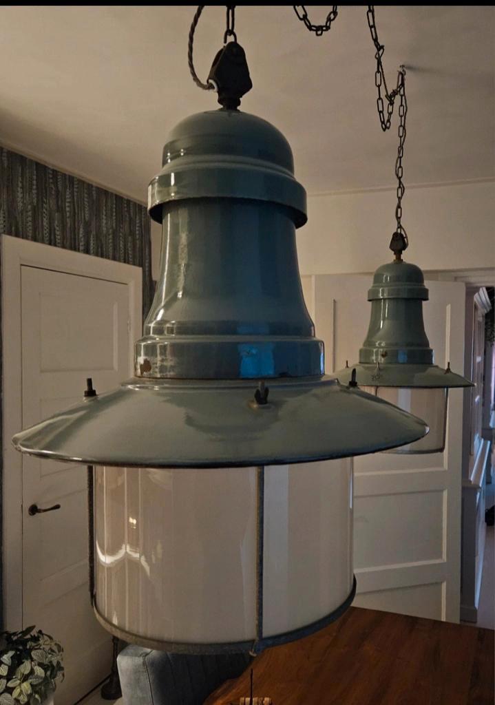 2 industriële hanglampen ( Drew Pritchard ), Huis en Inrichting, Lampen | Hanglampen, Zo goed als nieuw, 50 tot 75 cm, Glas, Metaal