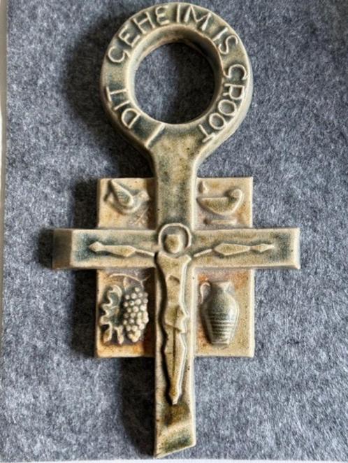 Religie - kruisbeeldje i.v.m. intronisatie, Verzamelen, Religie, Gebruikt, Christendom | Katholiek, Overige typen, Ophalen of Verzenden