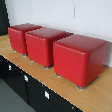Steelcase Sarrebourg pouf met schade - rode skai - zithoogte beschikbaar voor biedingen