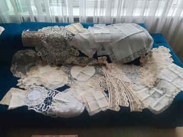 Lot 25 stuks antiek kanten kleedjes servetten broderie  beschikbaar voor biedingen