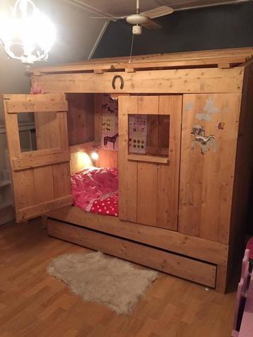 Stevig Houten Bed - Uniek Design! Paarden stal beschikbaar voor biedingen