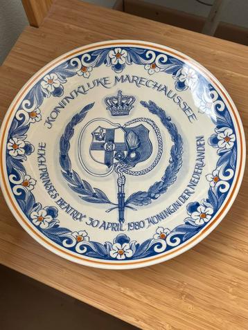 Koninklijke Marechaussee, herdenkingsbord 30 April 1980 beschikbaar voor biedingen