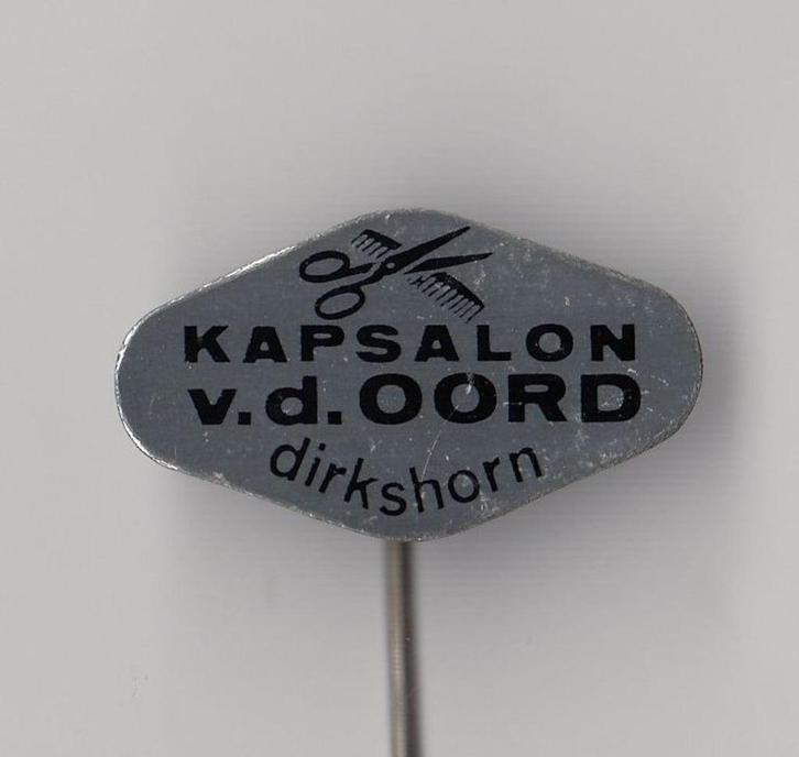 Dirkshoorn Kapsalon van Oord speldje, Verzamelen, Speldjes, Pins en Buttons, Gebruikt, Speldje of Pin, Overige onderwerpen, Ophalen of Verzenden
