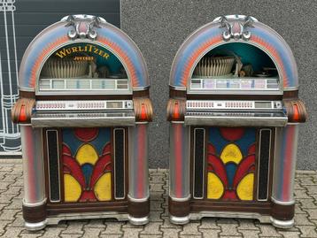 Beschikbaar 2x originele Wurlitzer model 1050 jukebox beschikbaar voor biedingen
