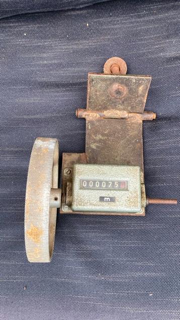 oud meetwiel of afstandsmeter, odometrie-wiel beschikbaar voor biedingen