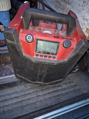 Bouwradio Hilti 22V  en een perfectpro beschikbaar voor biedingen